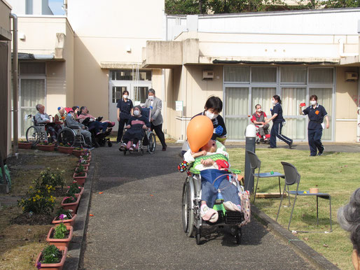 イベントを楽しむ利用者さんの様子